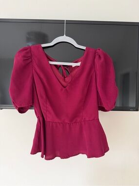 miami Magenta V-Neck Puff Sleeve Peplum Top